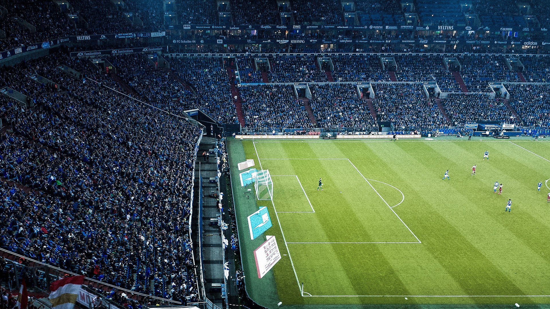 中国足球产业积极布局低碳绿色发展，打造“绿茵行业”新标杆，足球产业规模